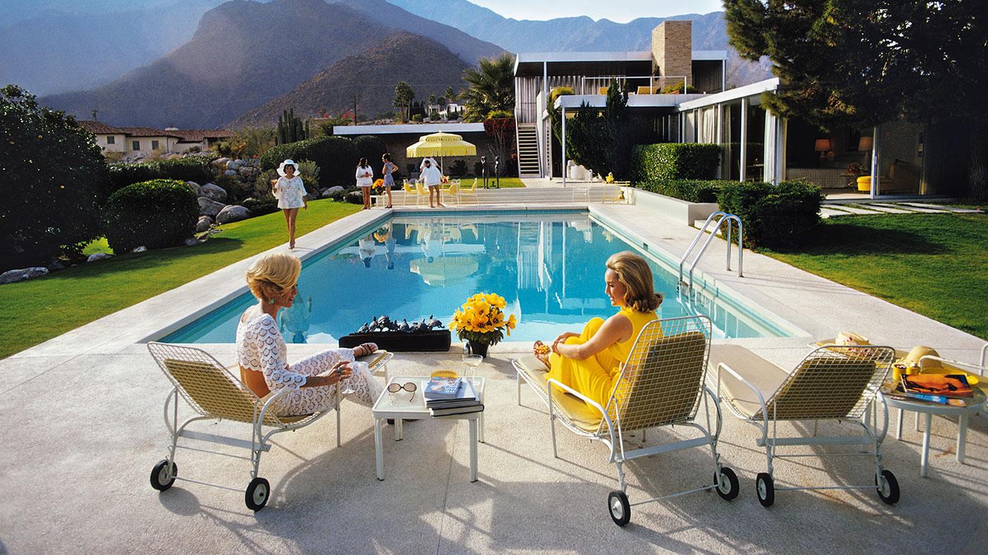 Casual conversation in an exquisite setting, elegantly illuminated by Slim Aarons&#x2019; artistic eye