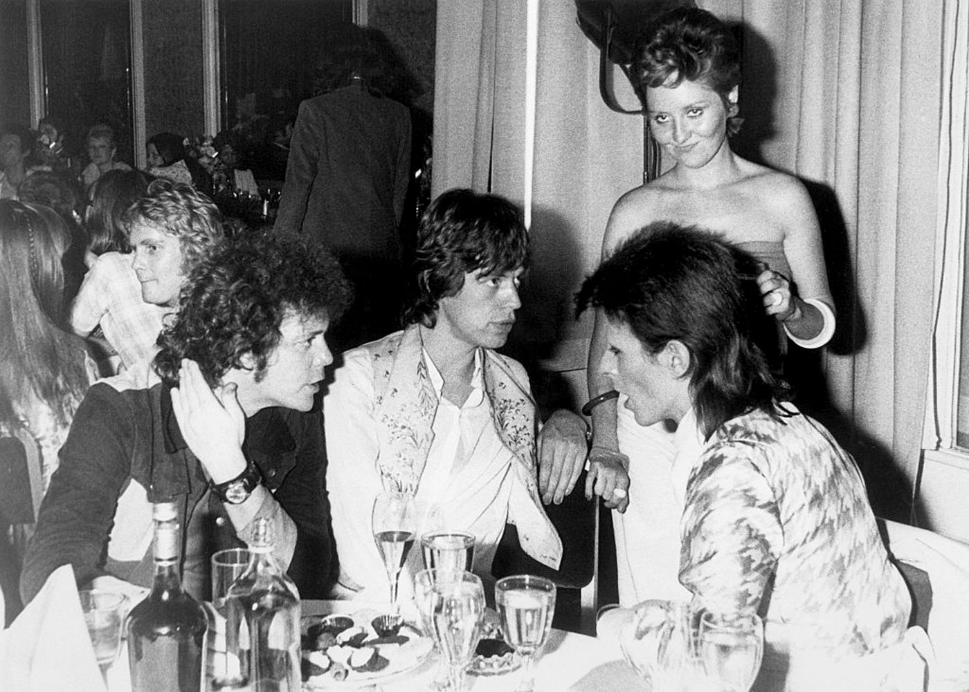                             Lou Reed, Mick Jagger, and David Bowie in conversation at Bowie&#x2019;s &#x2018;Last Supper&#x2019;